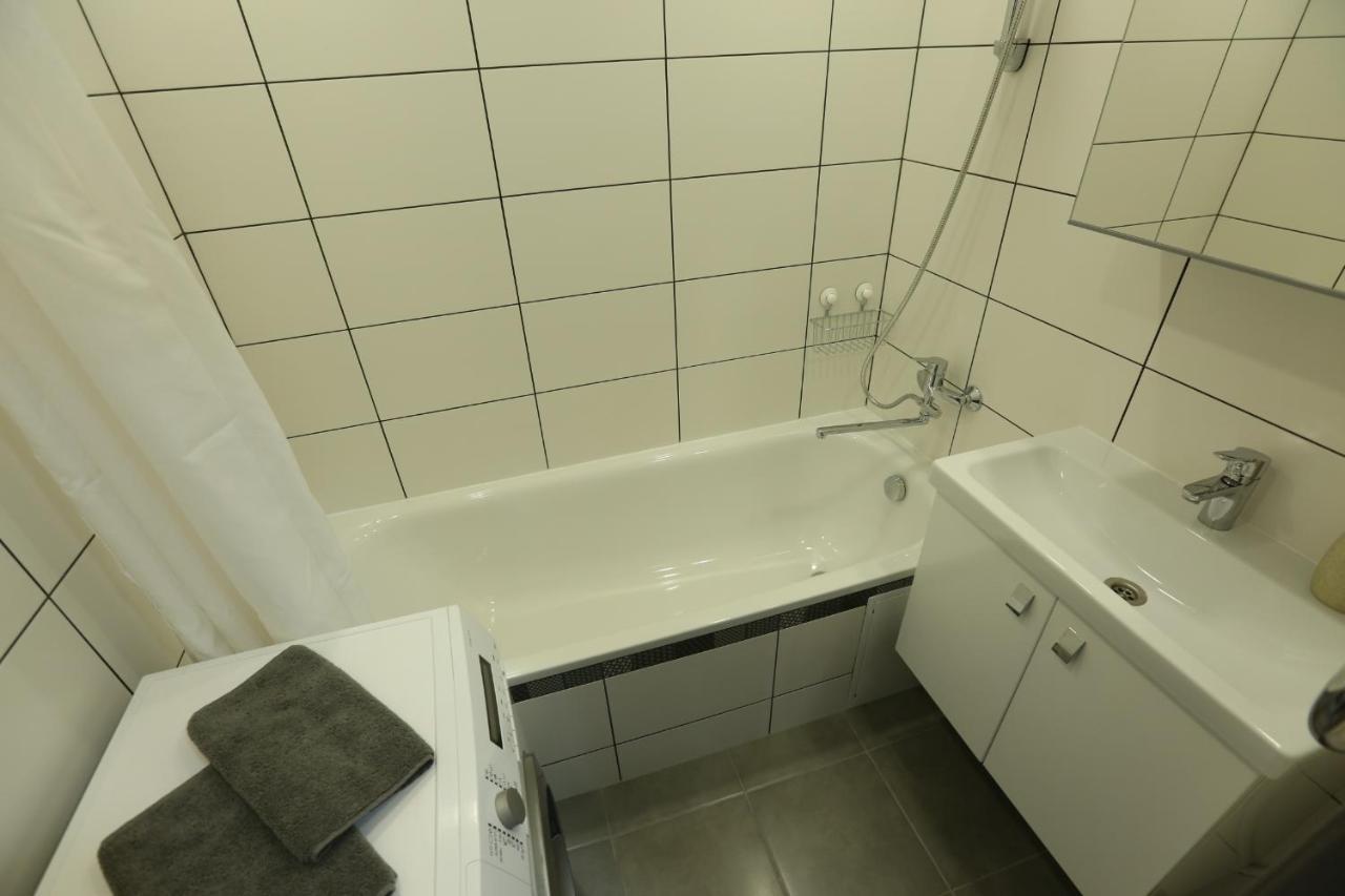 Comfy 2 Room Apartment - Free Parking - 350Mbps Wifi - Netflix Kaunas Exterior photo